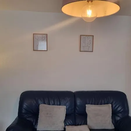 Le Petit Broche, Spacious, Sleeps 6 Apartman *