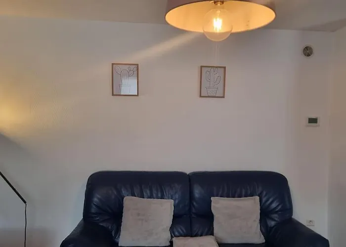 Le Petit Broche, Spacious, Sleeps 6 Apartment *